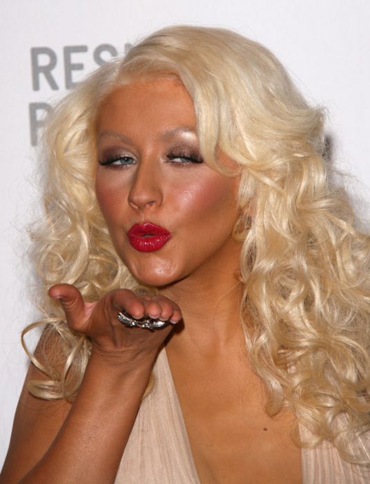 christina aguilera con mucho maquillaje