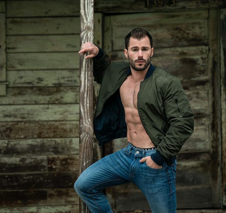 Quin Bruce, sexi enfermero se vuelve un peligro para sus pacientes: ¡roba el aliento y provoca taquicardia! quin bruce modelo