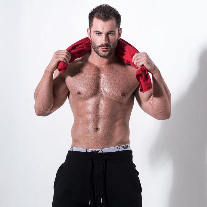 Quin Bruce, sexi enfermero se vuelve un peligro para sus pacientes: ¡roba el aliento y provoca taquicardia! quin bruce modelo