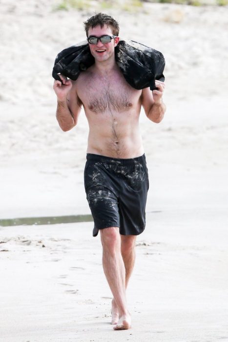 robert pattinson en la playa 2018