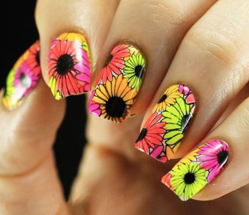 20 Hermosos diseños de para uñas con girasoles
