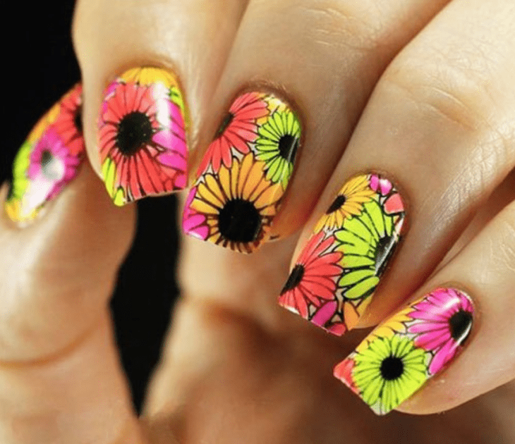 20 Hermosos diseños de arte para uñas con girasoles