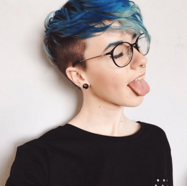 Cabello Corto Azul