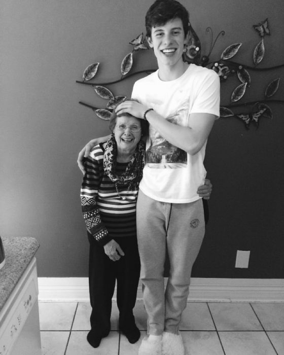 shawn mendes y su abuela
