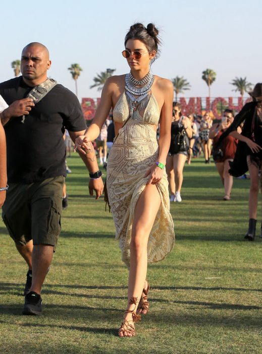 kendall jenner con vestido bordado