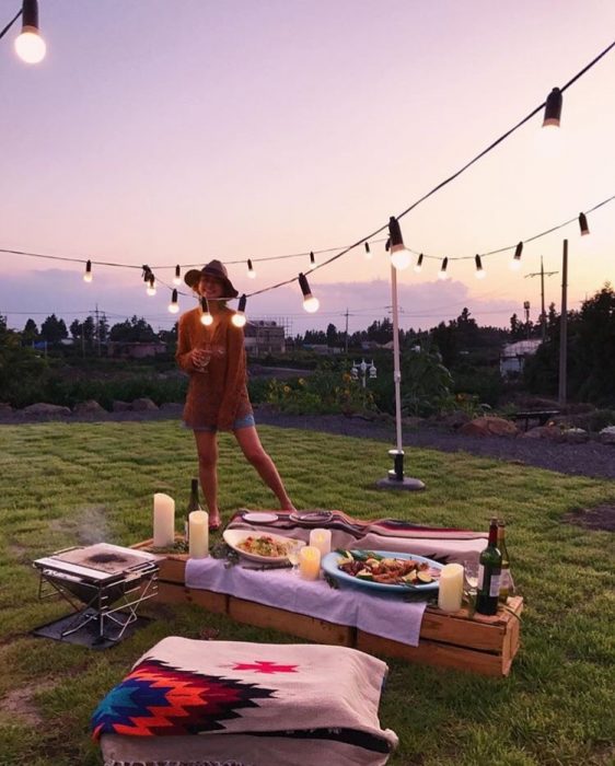 chica en un picnic 