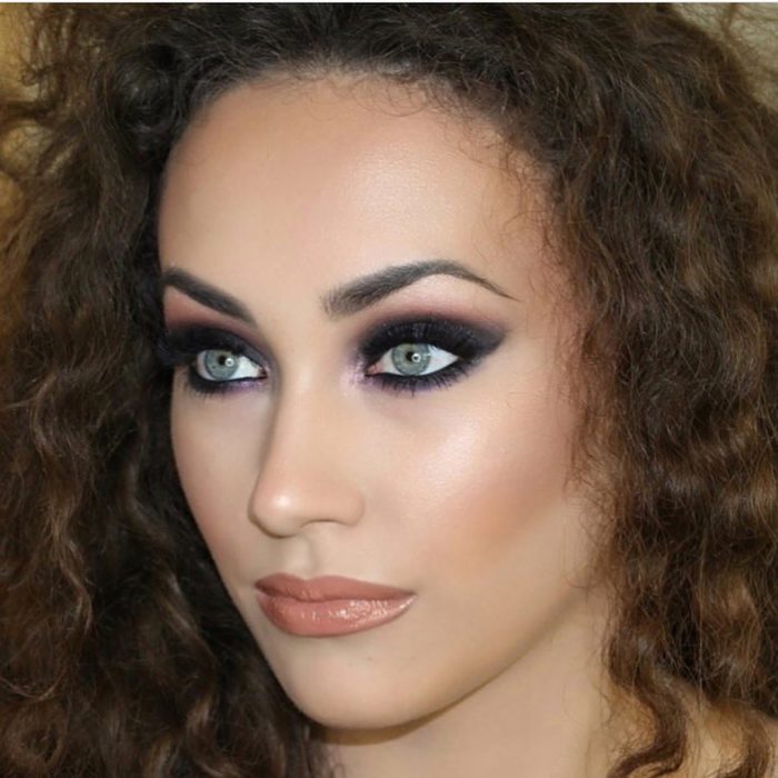 Chica con u smokey eye perfecto