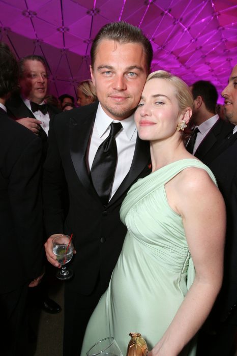 Kate Winslet y Leo DiCaprio juntos en una after party de los oscar en 2007