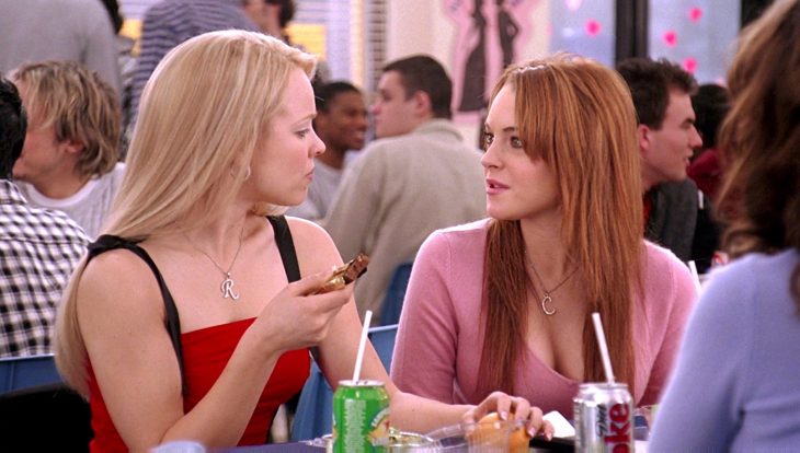 Escena de la película chicas pesadas. Regina George comiendo 