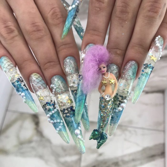 Uñas en 3D Creadas por el salón de belleza nail sunny con forma de sirena