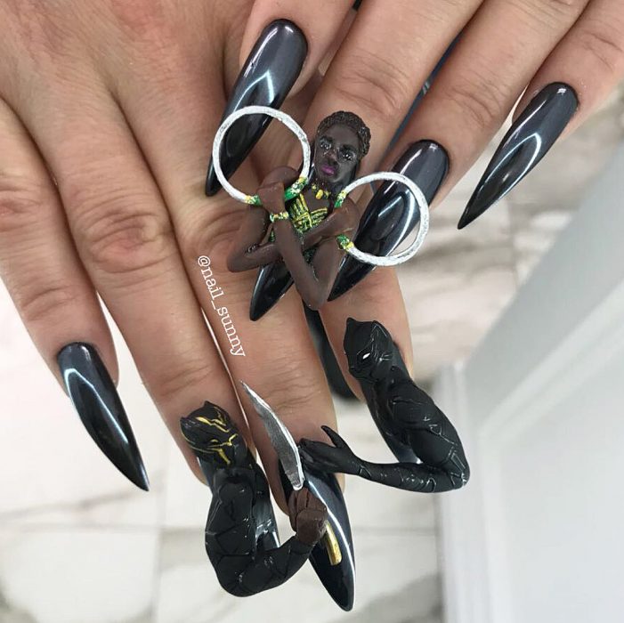 Uñas en 3D Creadas por el salón de belleza nail sunny que recrean las escenas de la película blackpanter 