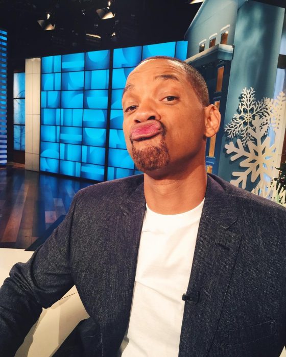 Will Smith lanzando un beso en una fotografía 