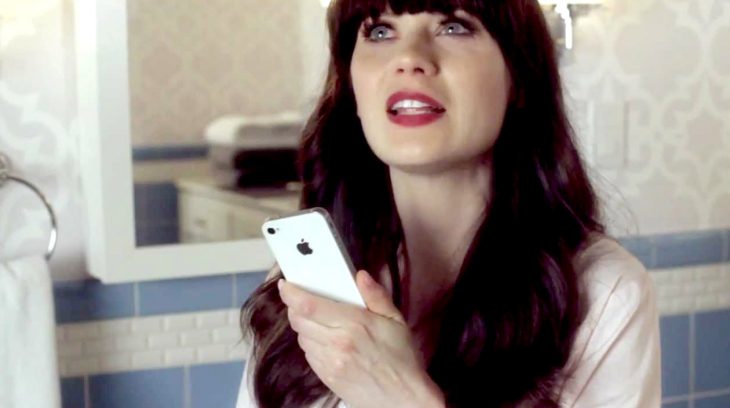 zooey deschanel con celular