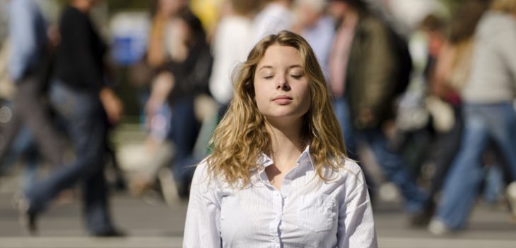 meditar chica