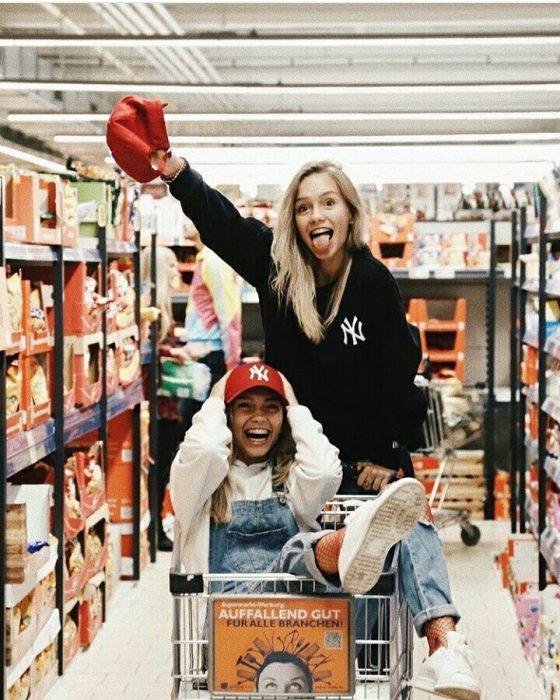 chicas supermercado