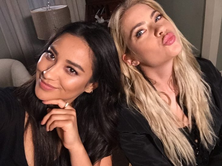 Ashley Benson y Shay Mitchell