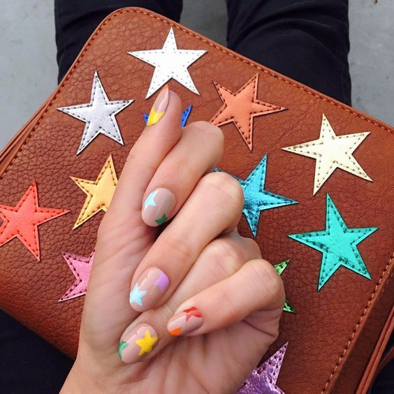 20 Ideas para pintar tus uñas con brillantes estrellas