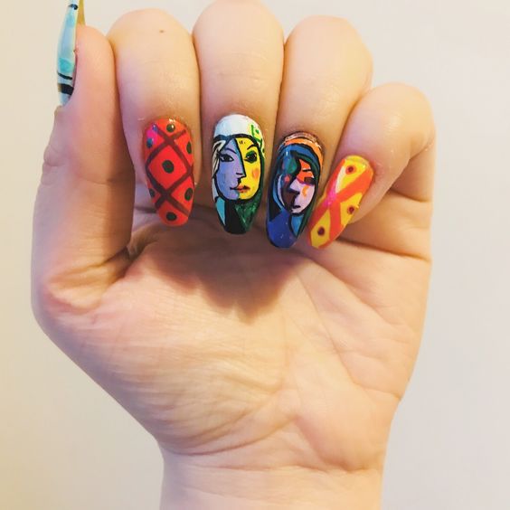 Uñas dibujadas con un cuadro de Picasso 