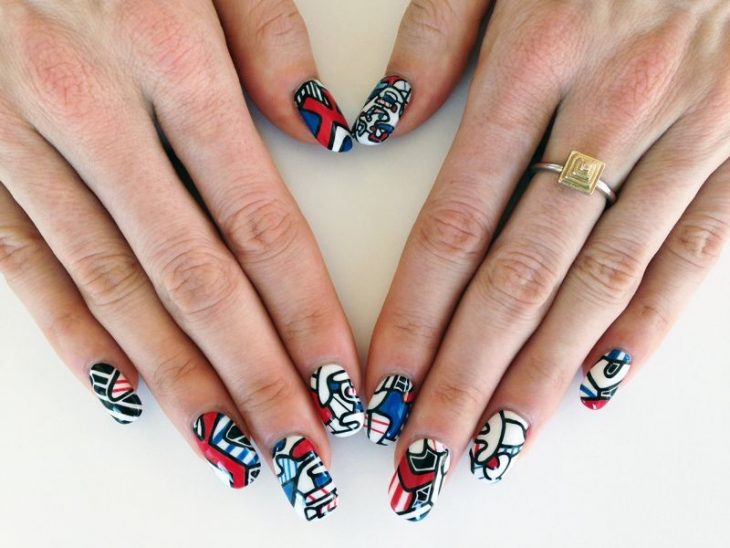 Uñas dibujadas con un cuadro de Picasso 