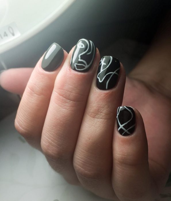 Uñas dibujadas con un cuadro de Picasso 