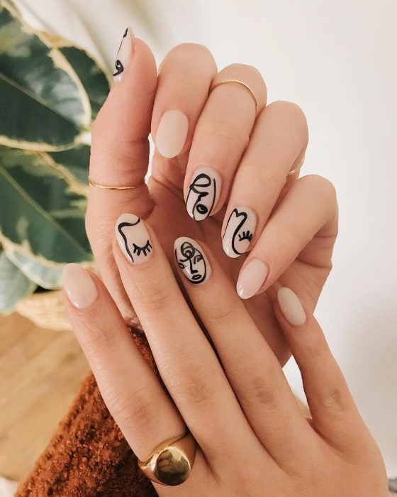 Uñas dibujadas con un cuadro de Picasso 