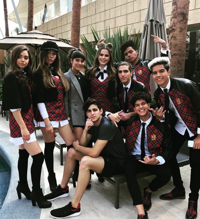 Chicos en la presentación oficial de la novela Like la leyenda, un remake de Rebelde 