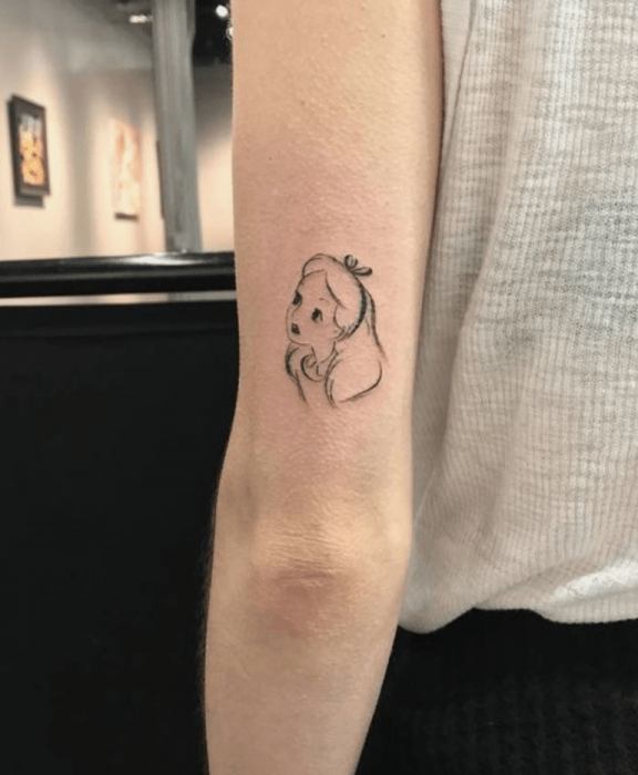 Tatuaje de Disney inspirado en Alicia en el país de las maravillas