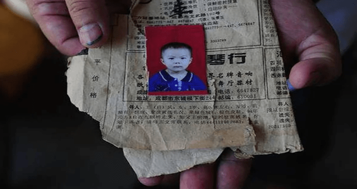 Imagen de una niña desaparecida en china 