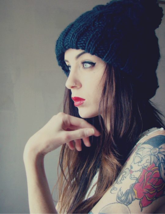 chica con tatuajes 