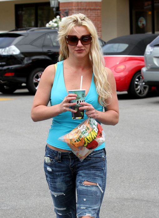 britney spears comiendo