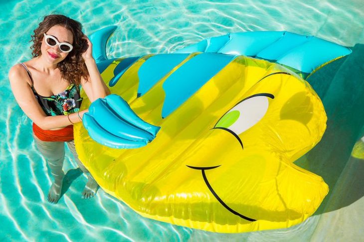 flotador de flounder pool party disney la sirenita the little mermaid