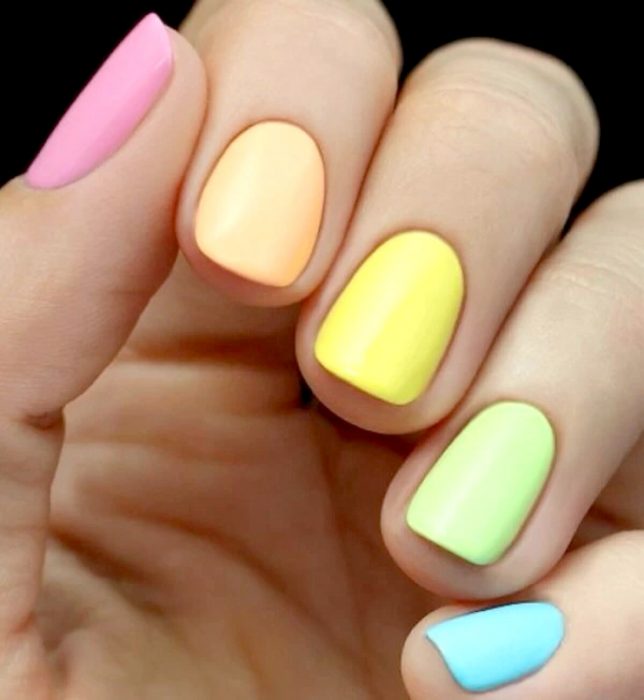 UÑAS COLOR PASTEL