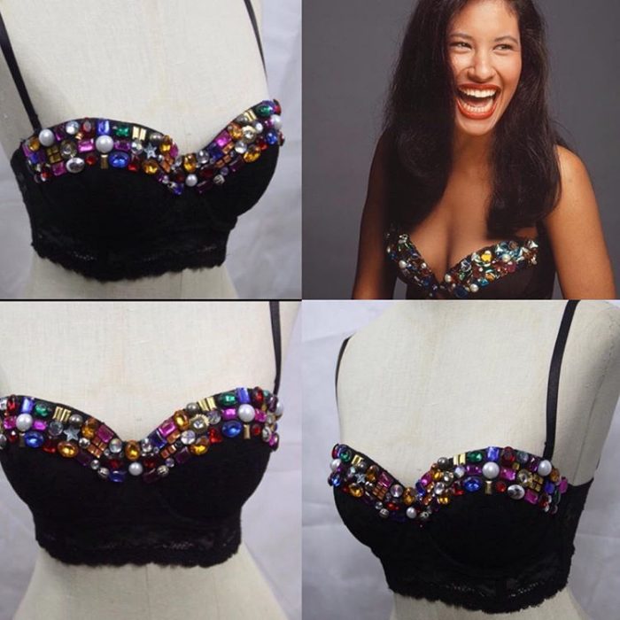 mujer con croptop de piedras de colores 