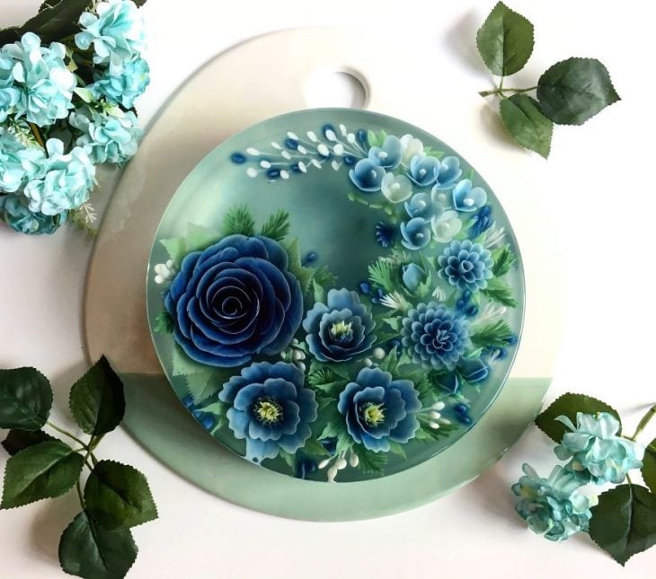 gelatina con flores azules 