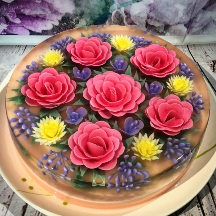 flores en color lila dentro de una gelatina