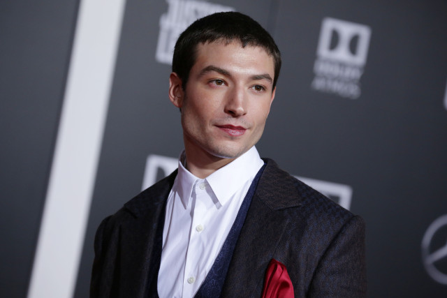 Ezra Miller en la presentación de la liga de la justicia 