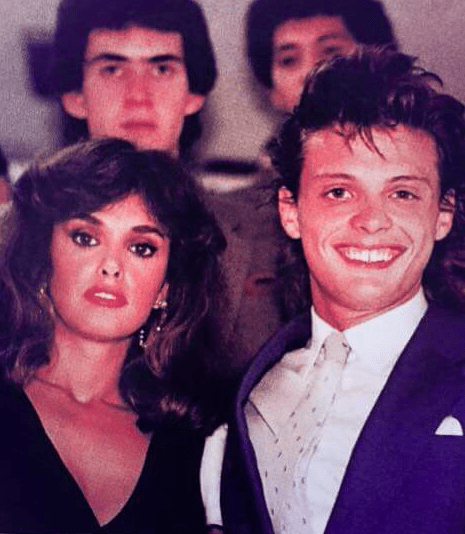 Luis Miguel junto a Lucia Mendez 