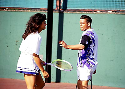 Gabriela Sabatini y luis miguel jugando tenis 