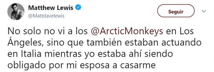 Comentario en Twitter de Mathew Lewis sobre su boda con Angela JOnes 