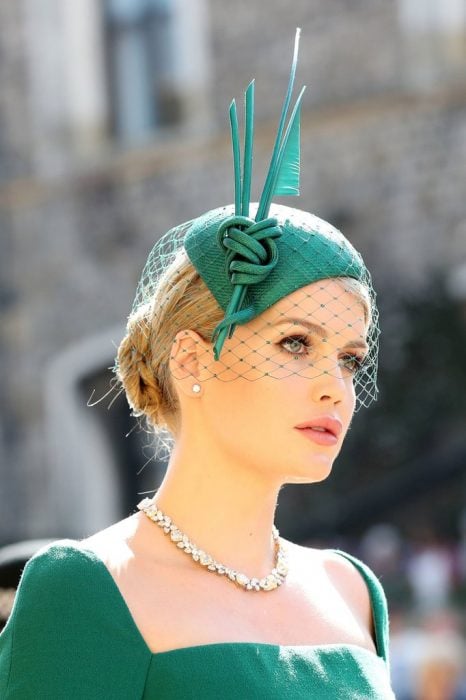 Lady Kitty Spencer usando un sombrero verde 