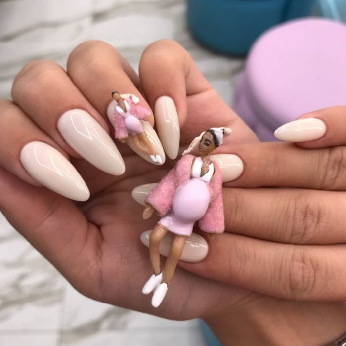 Uñas con Khloé Kardashian embarazada 