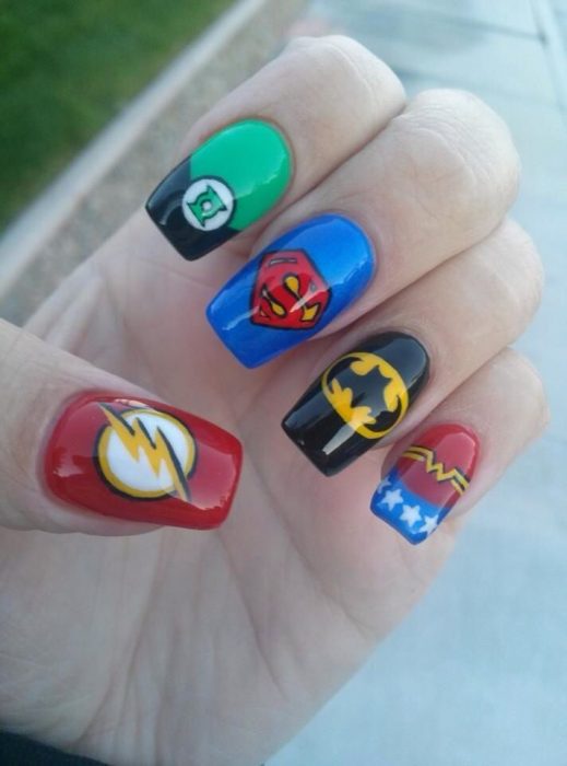 Uñas inspiradas en super héroes