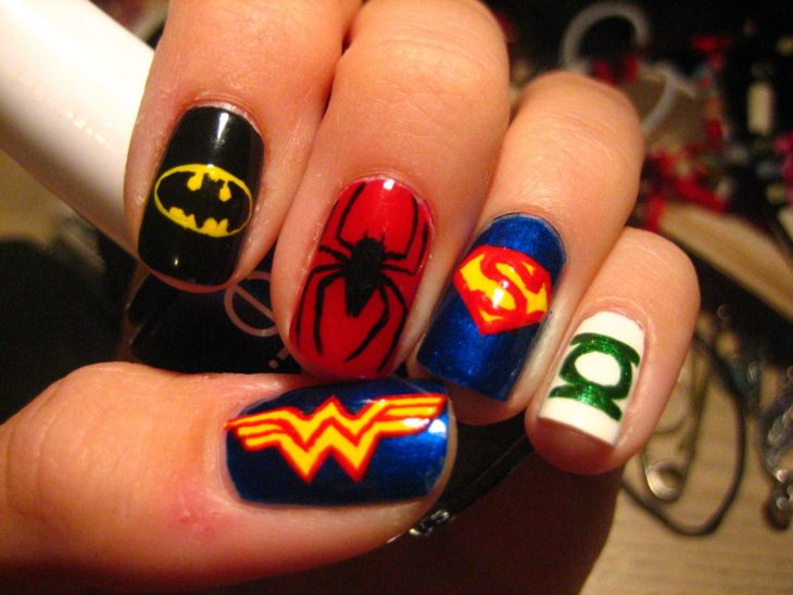 Uñas inspiradas en super héroes