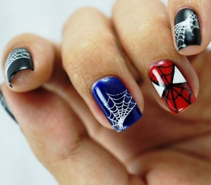 Uñas inspiradas en super héroes