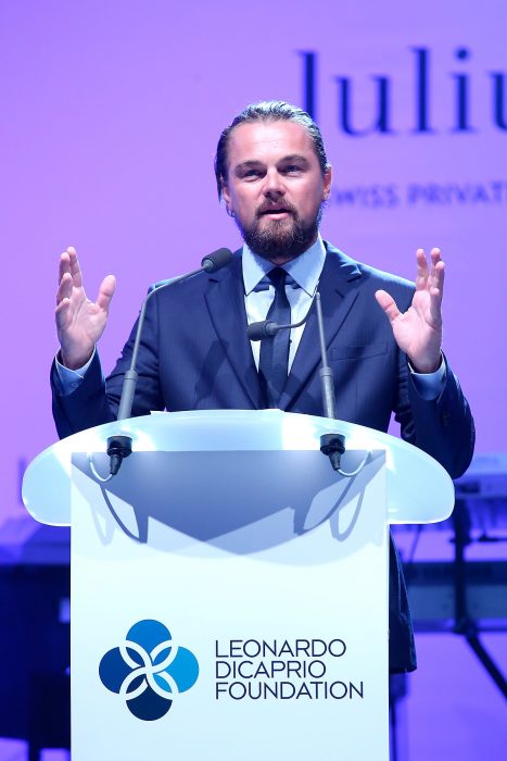 Leonardo Dicaprio dando un discurso de su fundación 