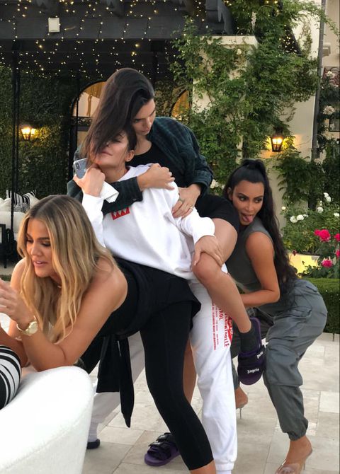 Kardashian ailando en el cumpleaños de khloé