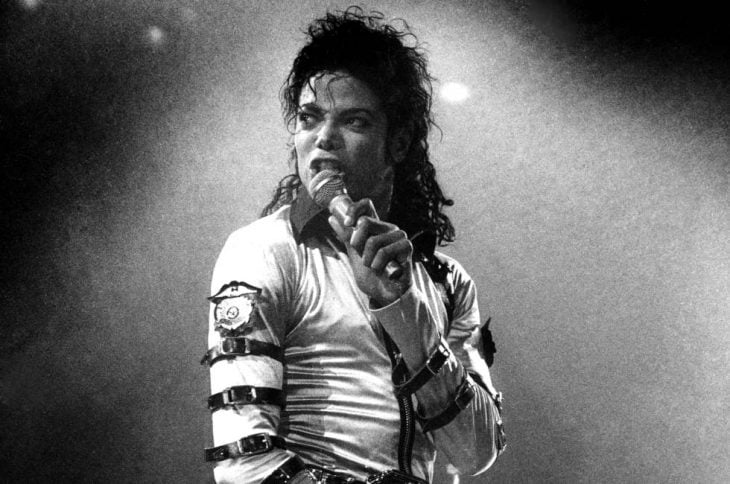Michael Jackson durante un concierto 