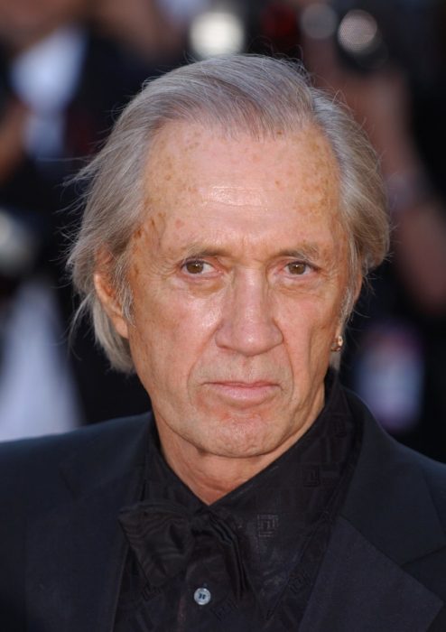 Actor David Carradine en una alfombra roja