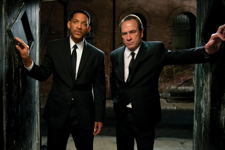 Will Smith y Tommy Lee jones en la película hombres de negro