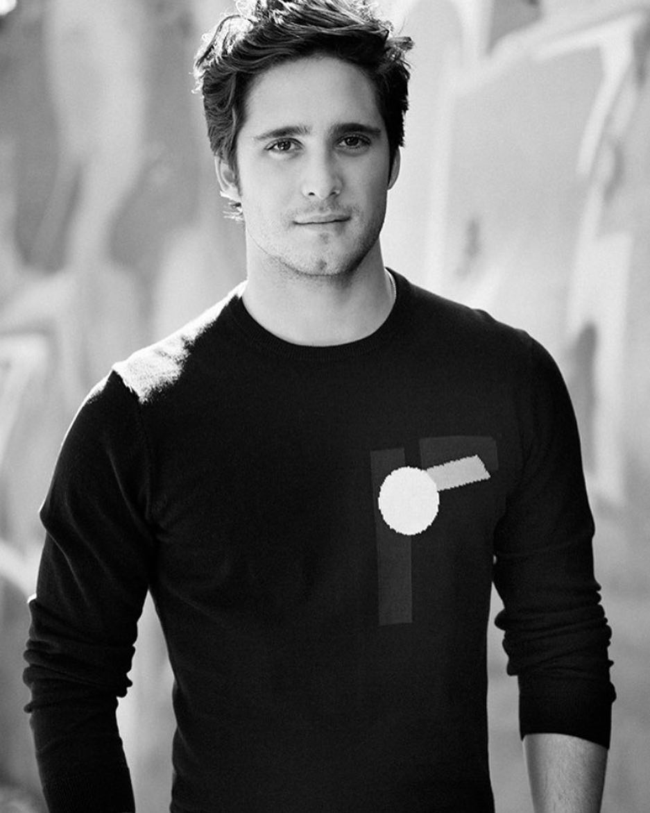 Diego Boneta luciendo sexi 